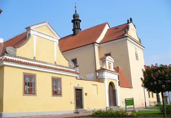 Kaplanka a kostel Sv. Albty Portugalské v Protivín.