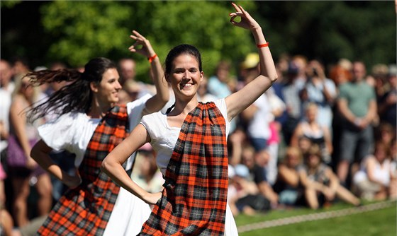 Na zámku v Sychrov se o víkendu konaly tradiní Skotské hry. K vidní byly
