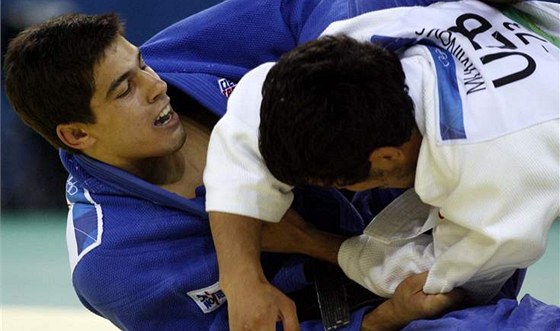 Jaromír Jeek (v modrém), judo - Judista Jaromír Jeek (v modrém) prohrál v 1.