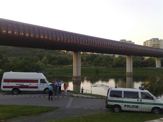 Policie poblí stanice metra Hrka, kde dolo k napadení dvojice dtí muem se