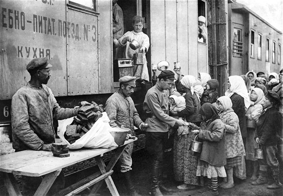 Sovtský svaz, 1932-34 - na území dnení Ukrajiny zemelo na následky hladomoru