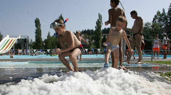 Koulovaka na Jiráskov koupaliti v Náchod v lét 2011.