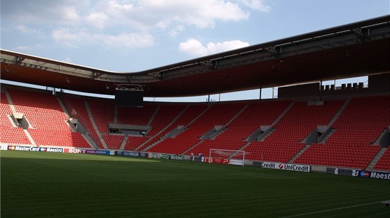 Fotbalový stadion v Edenu propadl coby zástava bývalému majiteli Slavie spolenosti Natland Group.