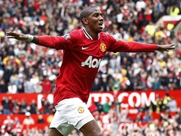 STELEC DVOU GÓL. Ashley Young z Manchesteru United pomohl k poníení Arsenalu