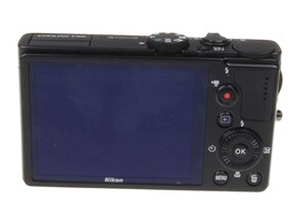 Fotoapart Nikon P300 m jednoduch, ale praktick ovldn. 