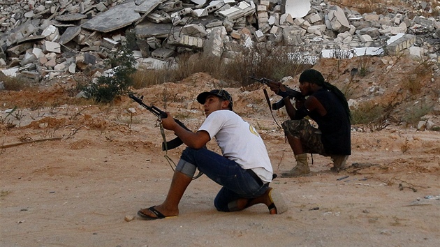 Povstalci získali v Tripolisu jasnou pevahu (27. srpna 2011)