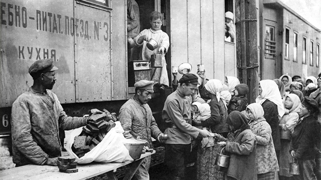 Sovtsk svaz, 1932-34 - na zem dnen Ukrajiny zemelo na nsledky hladomoru 7 a 8 milion lid
