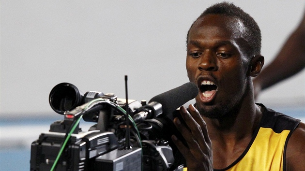 USAIN BOLT. Dobe naladný  Usain Bolt po vítzném rozbhu na mistrovství svta