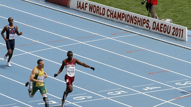 BEZNOHÝ. Oscar Pistorius dostane po úspchu jihoafrické tafety stíbro.