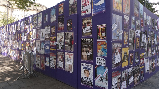Fringe Edinburgh 2011 - bhem festivalu je msto zaplaveno plakáty