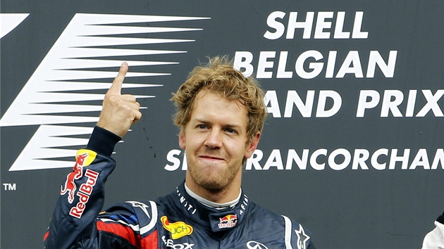 JEDNIKA. Sebastian Vettel se raduje z triumfu ve Velké cen Belgie.