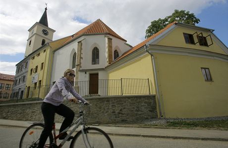 Bývalý kostel ve Veleín se po pestavb zmnil na spoleenské centrum.