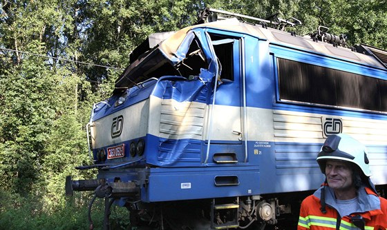 Hasii a policisté zasahují na míst sráky osobního vlaku s nákladním u