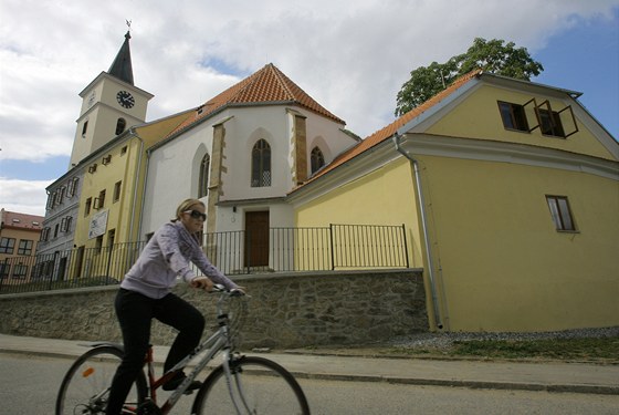 Bývalý kostel ve Veleín se po pestavb zmnil na spoleenské centrum.