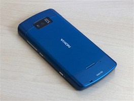 Nokia 700