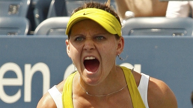ANO! eská tenistka Lucie afáová se raduje z postupu do tetího kola US Open.