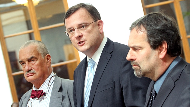 Lídři koaličních stran Karel Schwarzenberg, Petr Nečas a Radek John (30. srpna Lídři koaličních stran Karel Schwarzenberg, Petr Nečas a Radek John (30. srpna