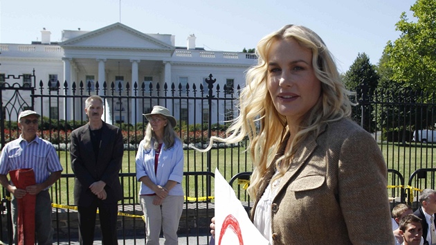 Daryl Hannahová protestovala ped Bílým domem.