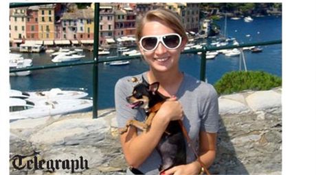 Jana Rybinská s psem Johnnym, kterého ukradli z hotelového pokoje v Benátkách.