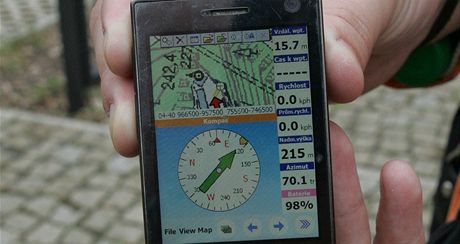 Bez GPS nelze geocaching hrt, schrnku, nebo-li keku, nenajdete.