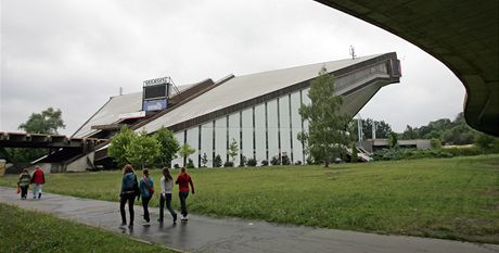 Proti bourání víceúelové haly se postavilo u více ne tisíc lidí.