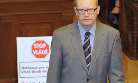 SSD u chystá ústavní stínost. Podle Bohuslava Sobotky není moné, aby stát nutil k veejné slub krátkodob nezamstnané, jinak je vyadí z evidence úadu práce.