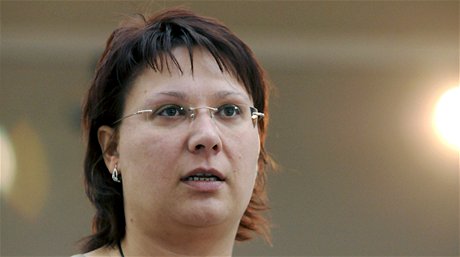 Poslankyn Jana Drastichová z VV zatím o rezignaci neuvauje. Na rozdíl od Ivety Radiové, která to v roce 2009 pi podobném incidentu na Slovensku udlala.