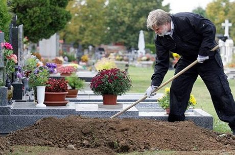 Kvalifikaci mohou získat teba hrobníci. Ilustraní snímek