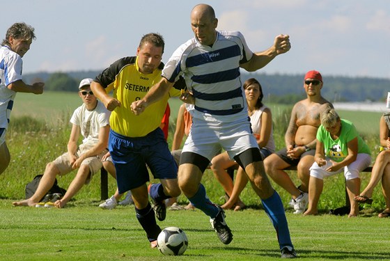 Veterán Jan Koller v dresu Smetanovy Lhoty