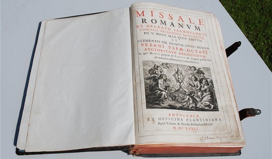 Misál z roku 1679 podepsaný Zdekem Kaplíem ze Sulevic objevili letos v srpnu