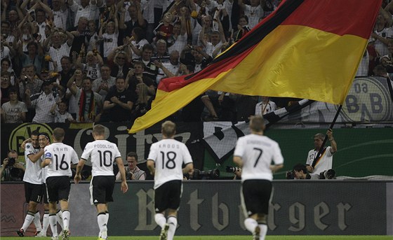 Nmetí fotbalisté musí dodrovat pravidla, která jim vytvoil trenér Joachim Löw.