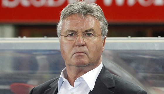 Guus Hiddink se po dvou letech vrací do Ruska, bude trénovat Machakalu.