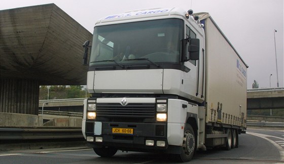 Na Slovensko nesmí kvli kalamit kamiony na 7,5 tuny (ilustraní snímek)