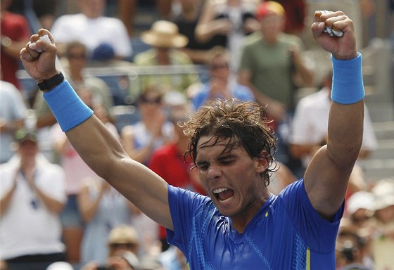 JDU DÁL! Rafael Nadal se raduje z postupu do 4. kola US Open, práv vyadil
