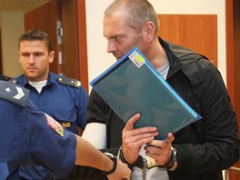Milo Almsy, len gangu bvalch policist, u Mstskho soudu Brno.