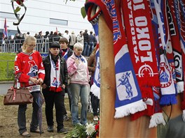VZPOMÍNÁME. Fanouci Jaroslavle vytvoili ze stadionu hokejového Lokomotivu...