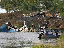 Trosky letadla, ve kterém zemeli hokejisté ruského týmu Lokomotiv Jaroslavl....