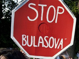 Stvka a demonstrace za odstoupen editelky litomickho gymnzia Evy Bulasov