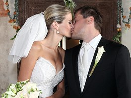 esk Miss 2009 Iveta Lutovsk se vdala. Vzala si podnikatele Jaroslava Vta.