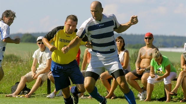 Jan Koller si po devatenácti letech zahrál za Smetanovu Lhotu. Ta v utkání