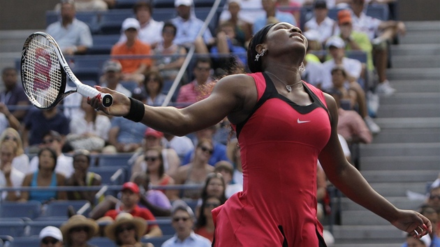 Americká tenistka Serena Williamsová zkazila úder a povyskoením ulevila svým