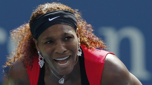 Americk tenistka Serena Williamsov se raduje z povedenho deru ve tvrtfinle US Open.