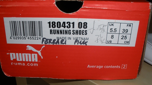 Krabice od padlaných bot znaky Puma.