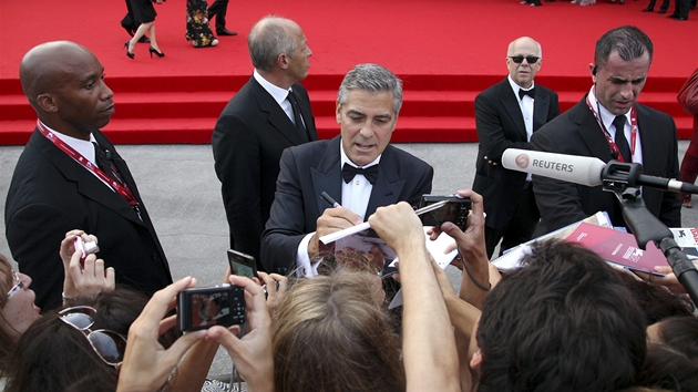 Mezinrodn filmov festival Bentky 2011: Clooneyho snmek se zabv temnou strnkou politiky a tm, jak snadn je zapomenout v n na sv idely. Pi dopoledn novinsk premie se podle agentury Reuters dokal jen vlanho potlesku, podle AFP a italskch web bylo naopak pijet velmi pzniv.