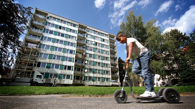 Vyhlášené sídliště zvané "rumburský trojúhelník" tvoří tři panelové domy. Vyhlášené sídliště zvané "rumburský trojúhelník" tvoří tři panelové domy.