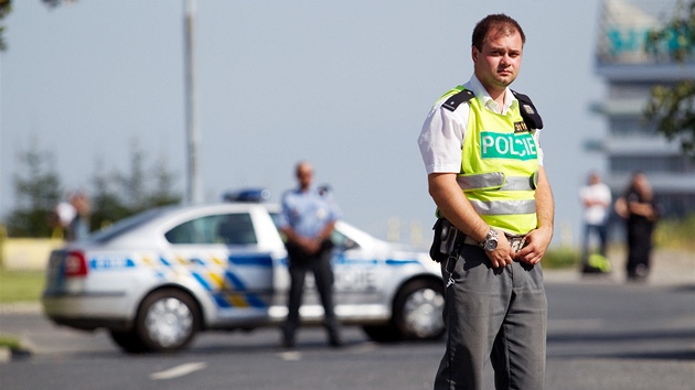 Policisté evakuovali okolí obchodního domu Ikea v Praze na Zliín (2. záí