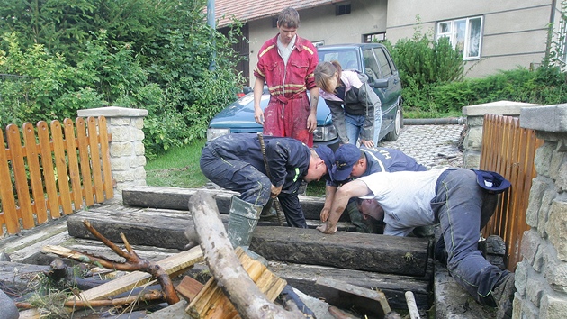 Následky prtre mraen v Javornici u Rychnova nad Knnou (6. záí 2011)