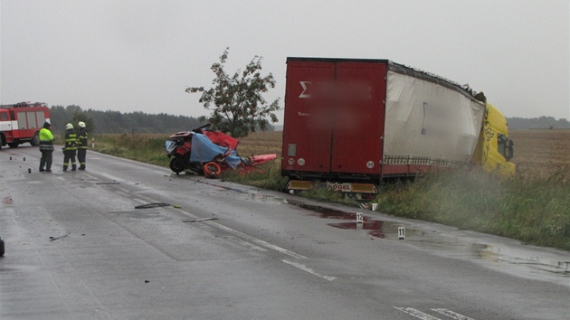 koda Felicia se u Obdovic srazila s kamionem. (8. záí 2011)