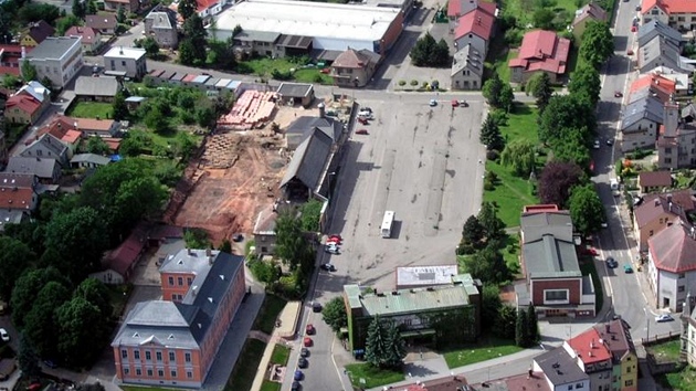 Archeologické vykopávky v areálu renesanního pivovaru v Lomnici nad Popelkou