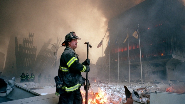 Zpráva z vyetování útok 11. záí 2001 je voln ke staení, to ale konspiraní teorie neutiilo. Na ilustraní fotografii je stíhaka F-15.